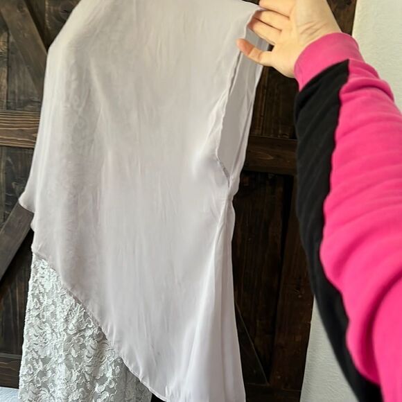 RONNI NICOLE SILVER CAPE FLORAL PATTERN DRESS Sz-  14 - Picture 4 of 15